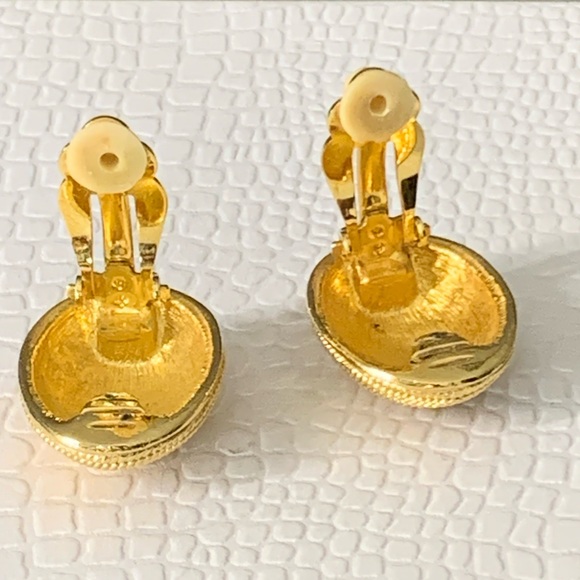 Vintage Designer Premier USA Gold Plated Clip on Earrings - Picture 4 of 13